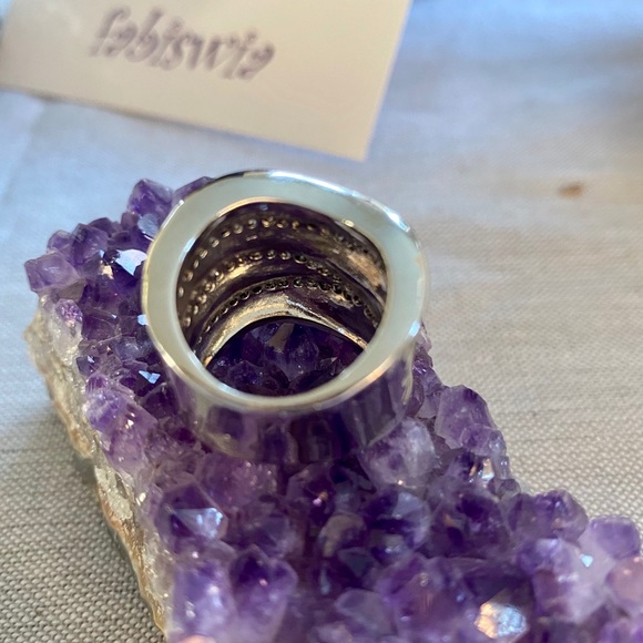 Ring - Picture 2 of 5